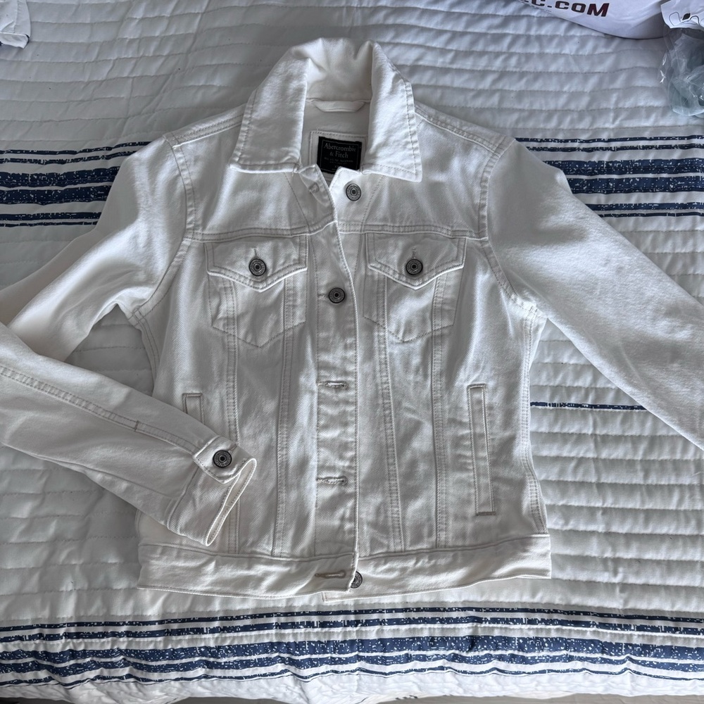 EUC Abercrombie & Fitch Women's White Denim Jacket